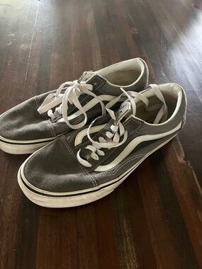 Vans Old Skool Sneakers in gray and White size 9.5 women’s mens 8